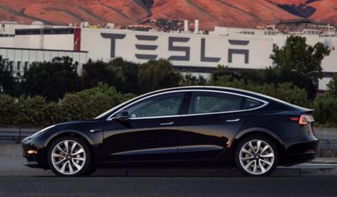 特斯拉第一辆Model 3完成生产! “美照”曝光 特斯拉第一辆Model 3完成生产! “美照”曝光